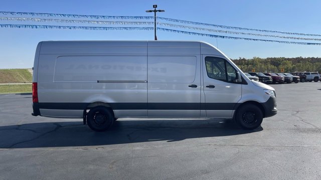 Used 2024 Mercedes-Benz Sprinter 2500 image 7