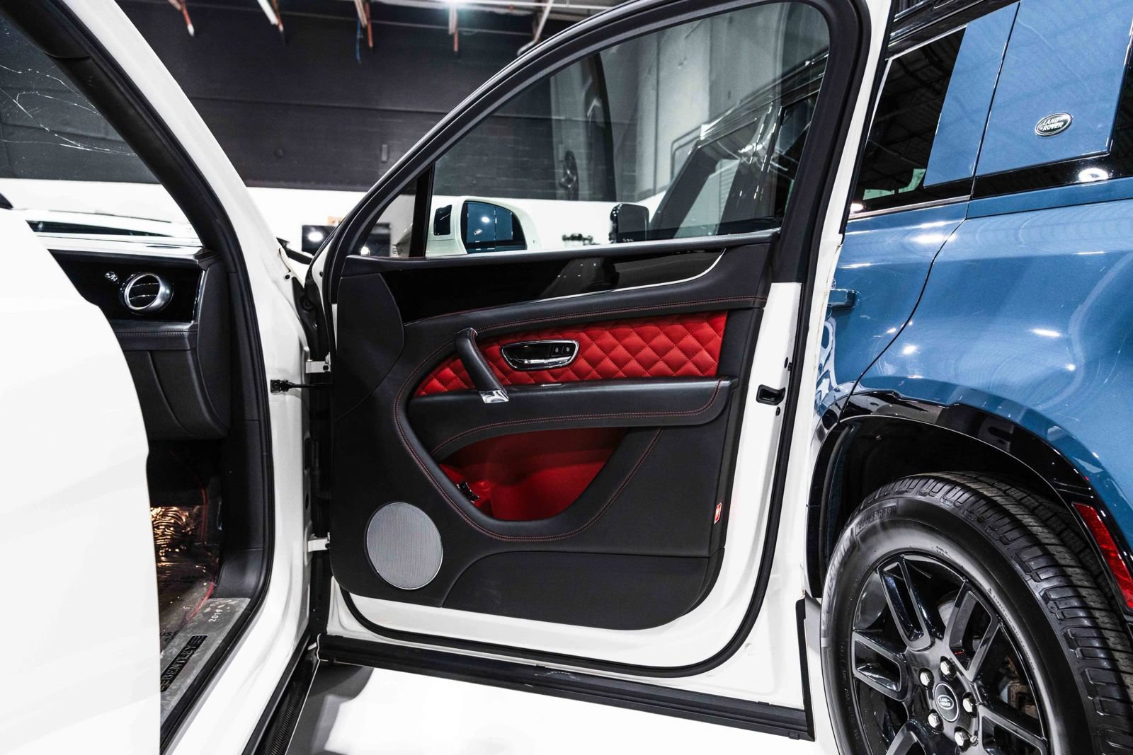 Used 2019 Bentley Bentayga AWD/4WD image 21