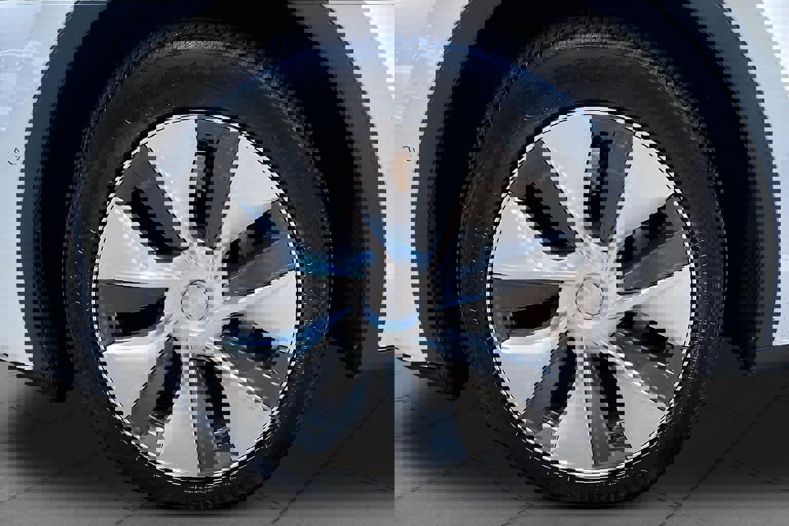 Used 2021 Tesla Model Y Long Range image 10