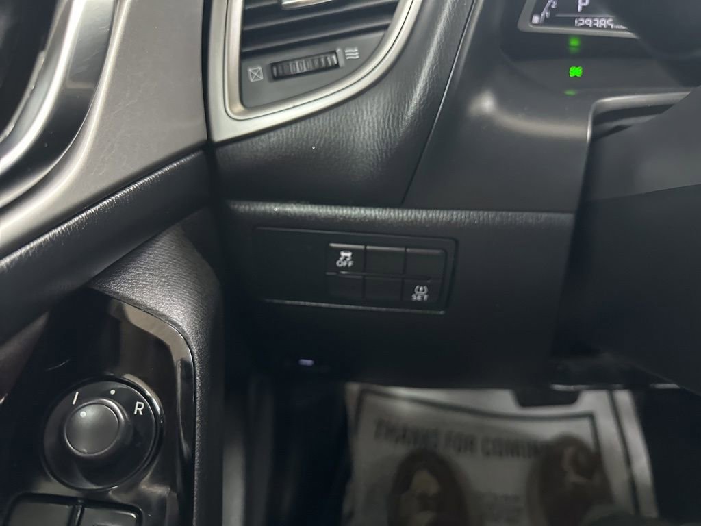 Used 2017 MAZDA MAZDA3 Touring image 39