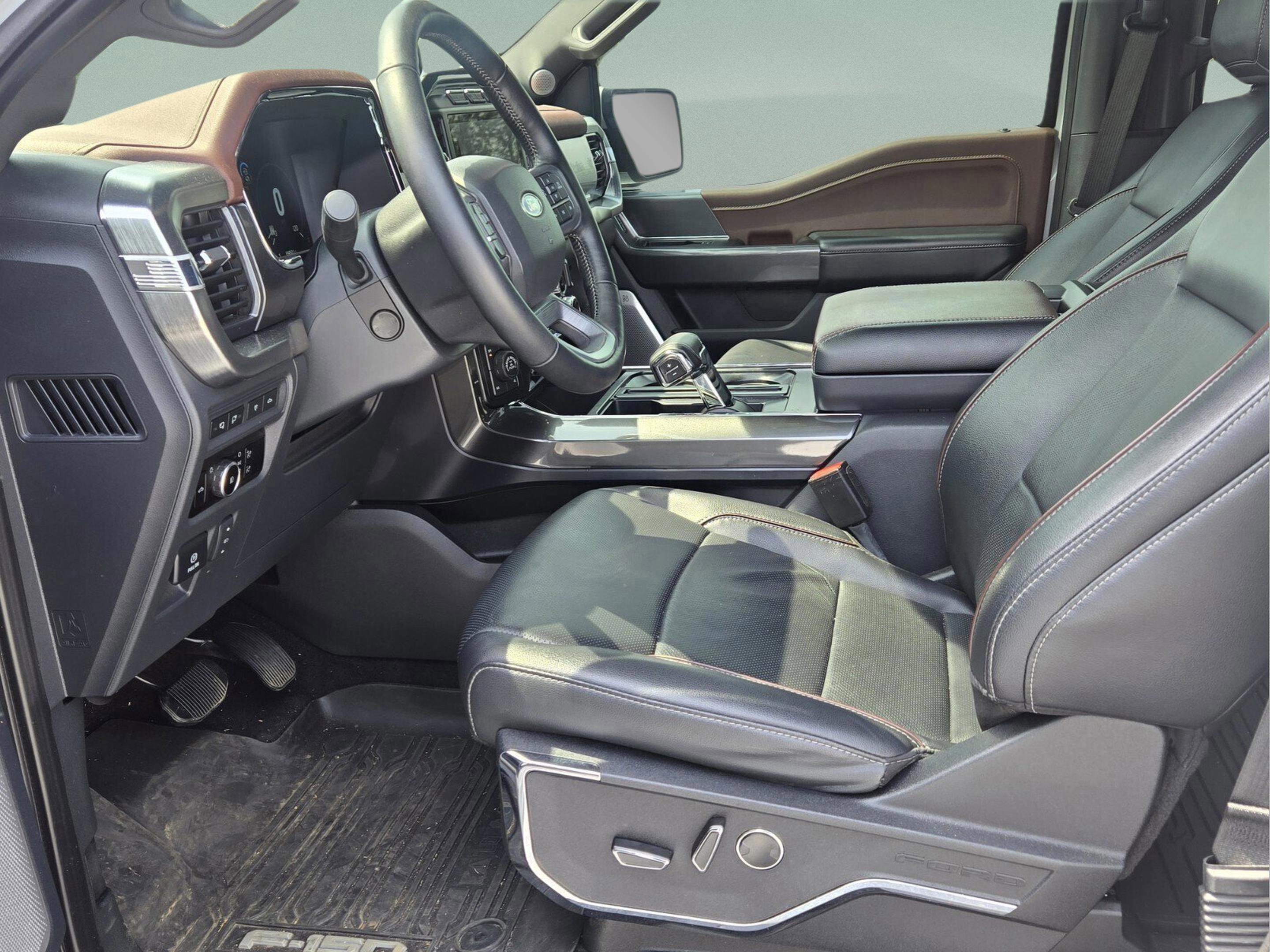 Used 2023 Ford F150 Lariat w/ Equipment Group 502A High image 9