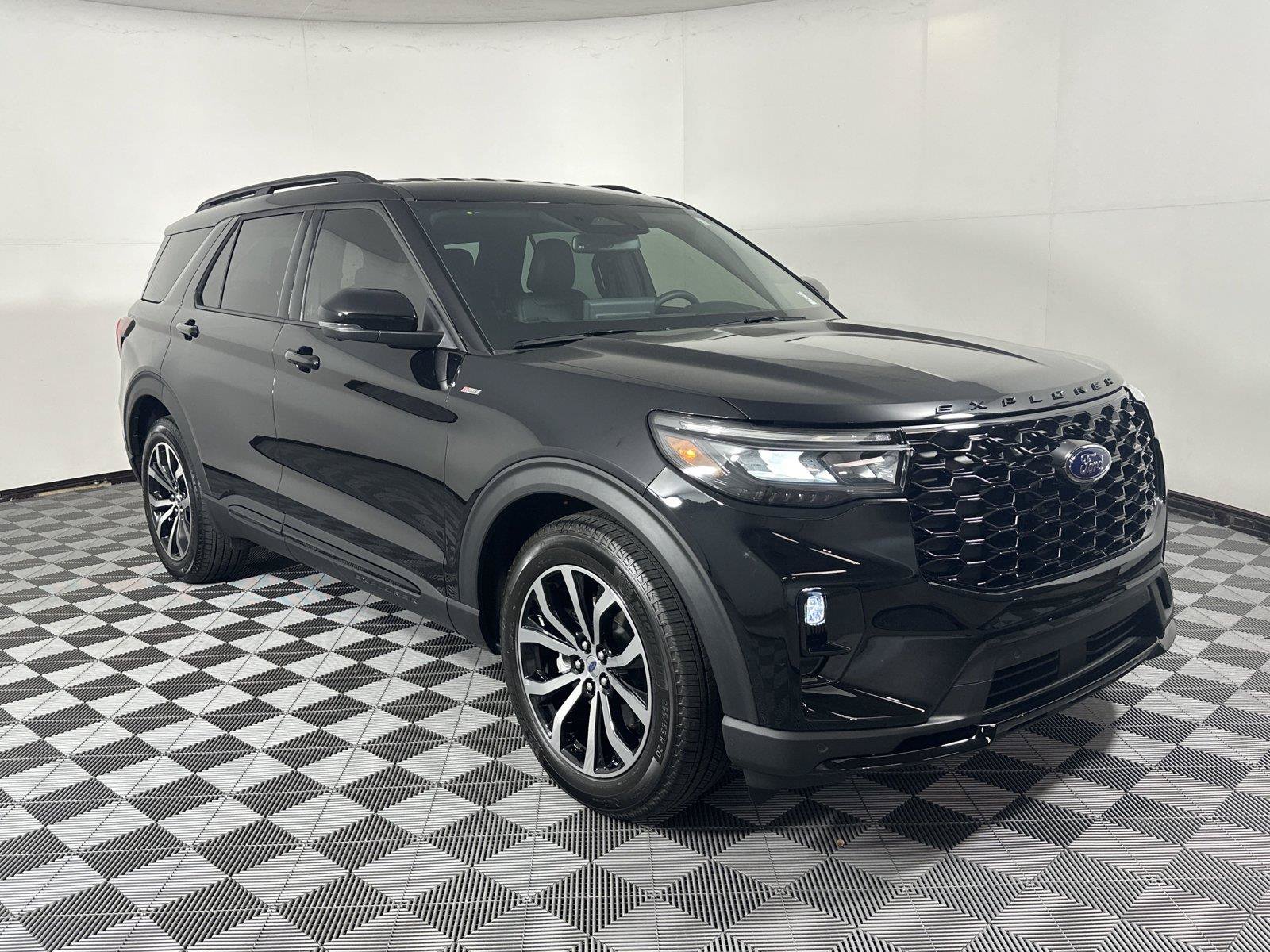 Used 2026 Ford Explorer ST-Line w/ Premium Package RWD image 1