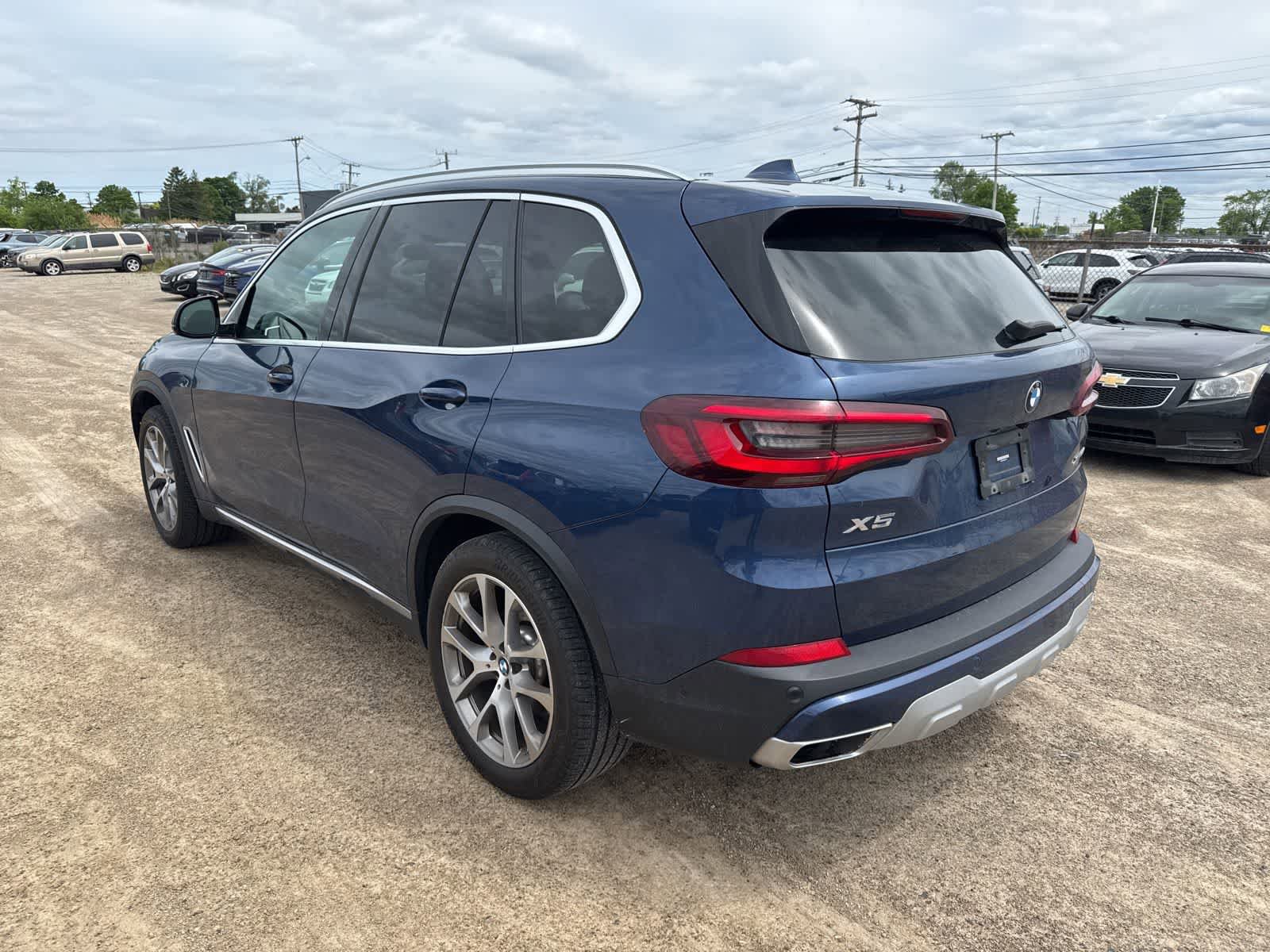 Used 2022 BMW X5 xDrive40i w/ Premium Package AWD/4WD image 2
