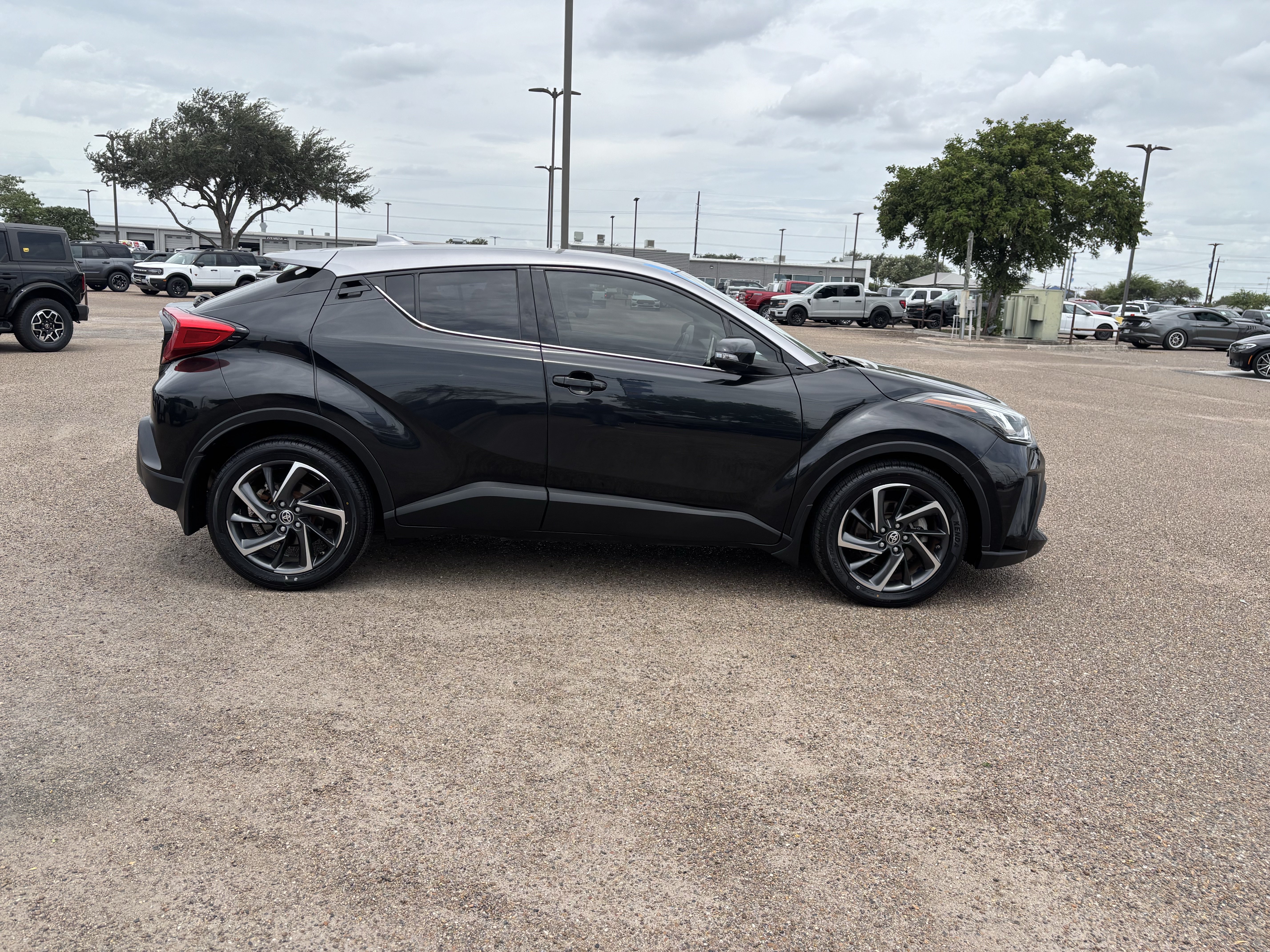 Used 2021 Toyota C-HR Limited FWD image 4