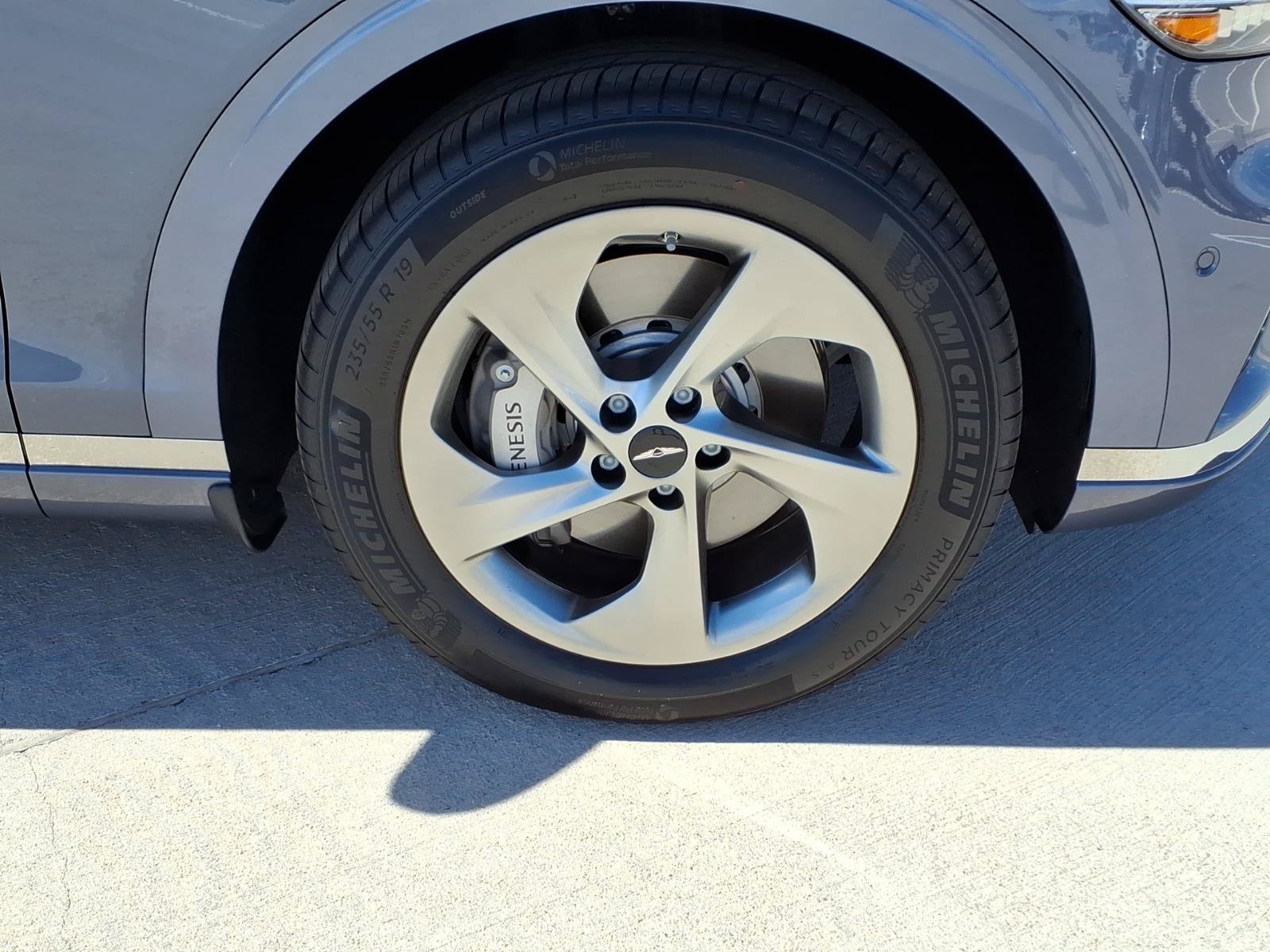 Certified 2026 Genesis GV70 2.5T Advanced AWD/4WD image 9