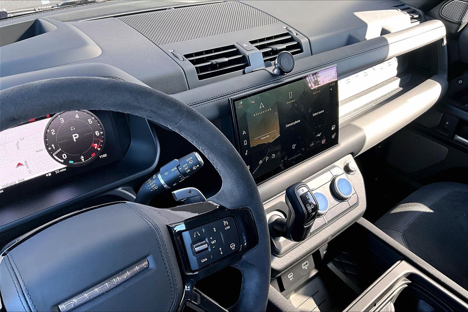 Used 2023 Land Rover Defender 110 V8 image 32