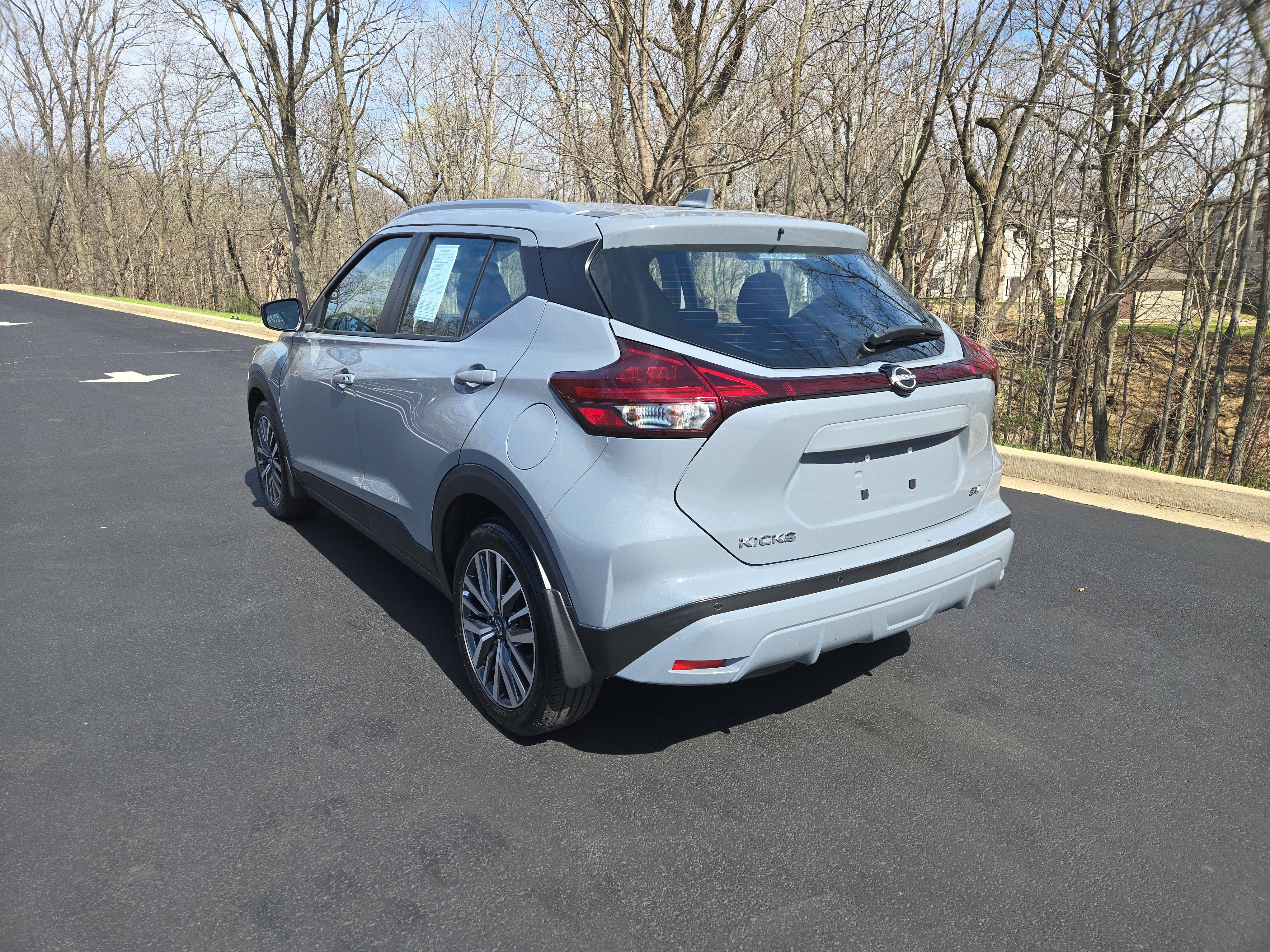 Used 2023 Nissan Kicks SV image 6