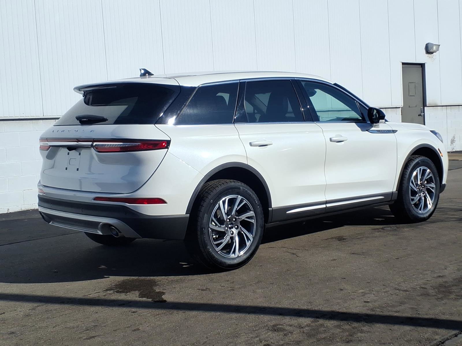 Certified 2024 Lincoln Corsair AWD image 6