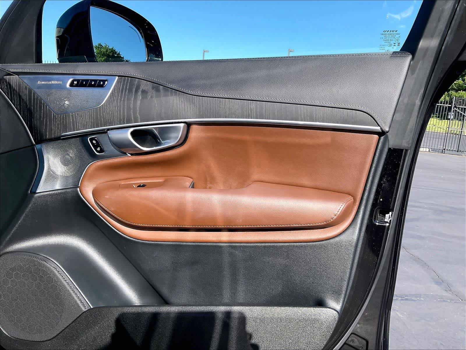 Used 2024 Volvo XC90 T8 Ultimate w/ Protection Package Premier AWD/4WD image 27