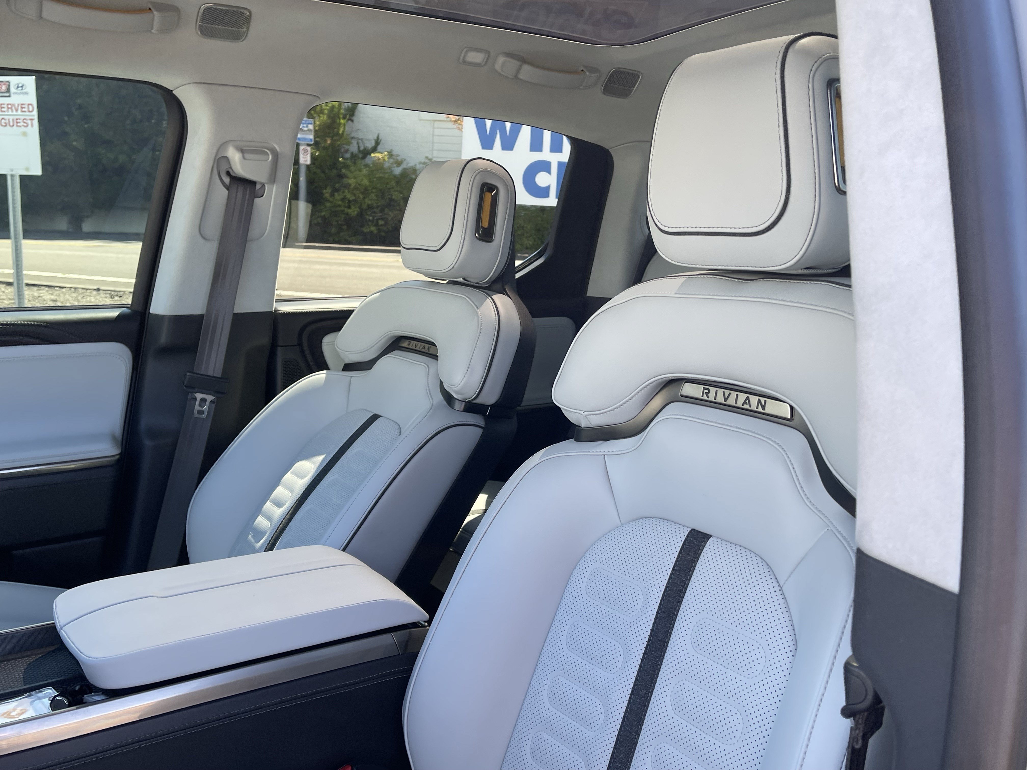 Used 2025 Rivian R1T Adventure AWD/4WD image 21
