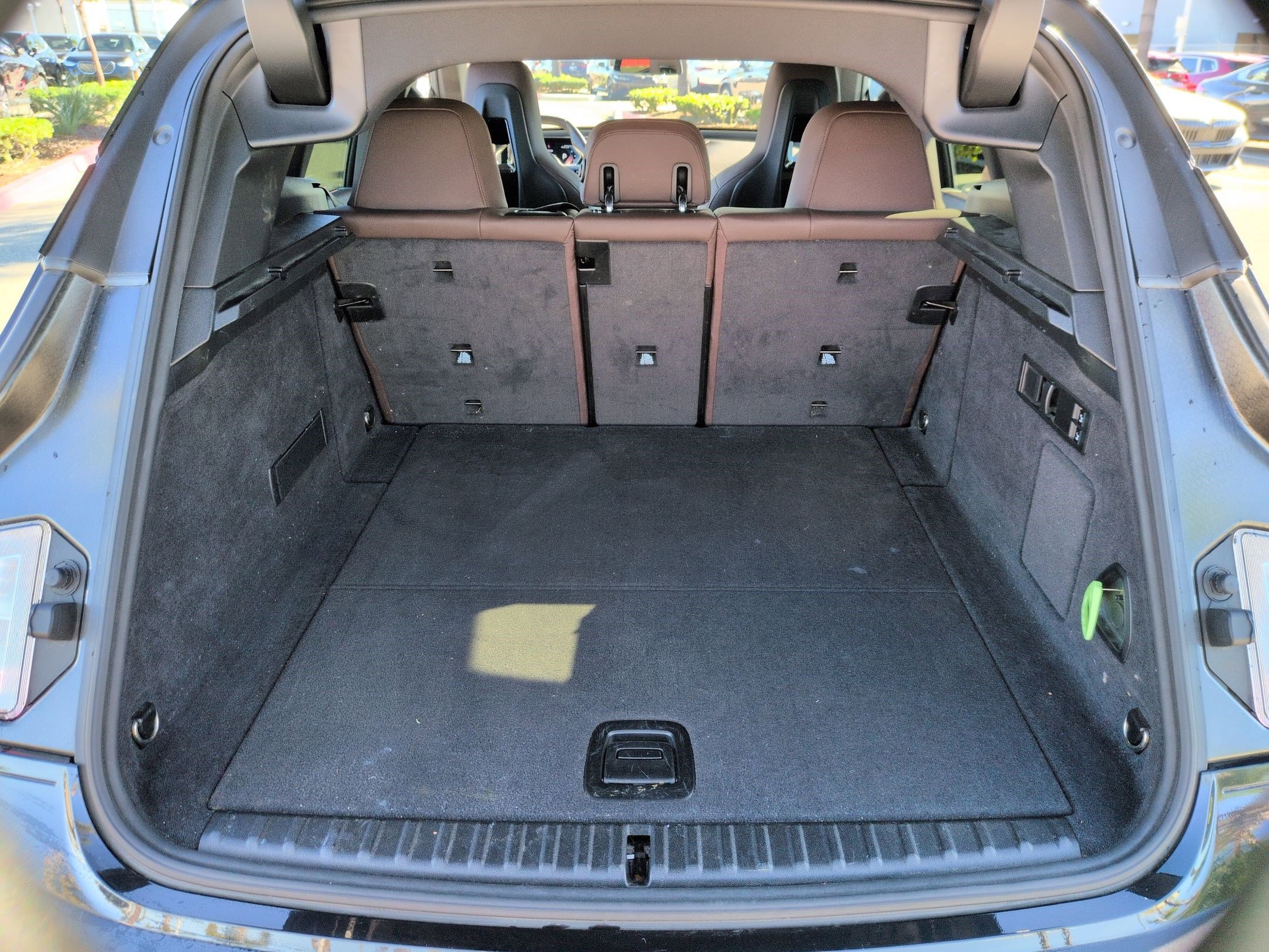 Used 2024 BMW iX xDrive50 w/ Sport Package image 32