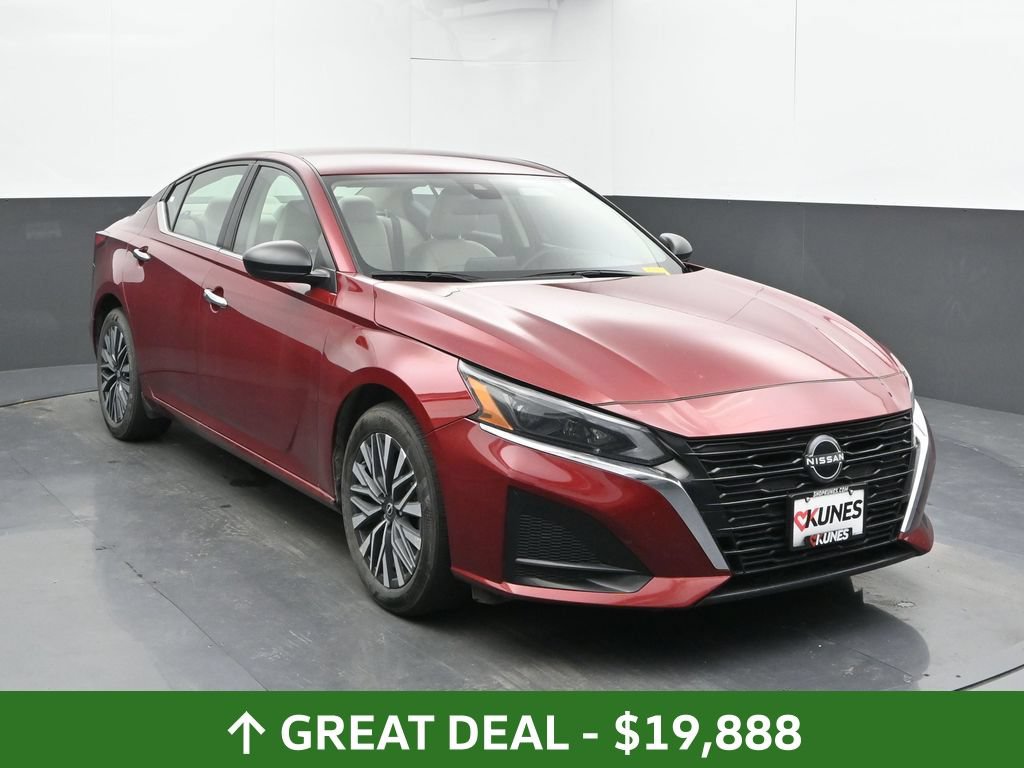 Used 2025 Nissan Altima 2.5 SV FWD image 7