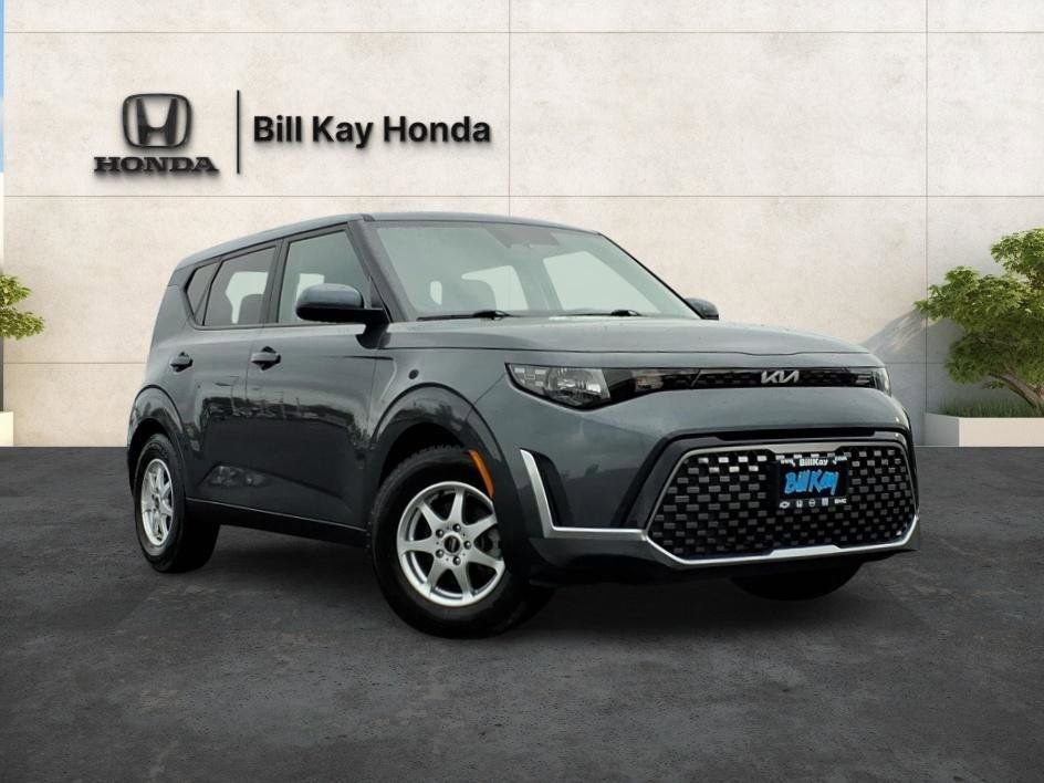 Used 2023 Kia Soul EX image 1