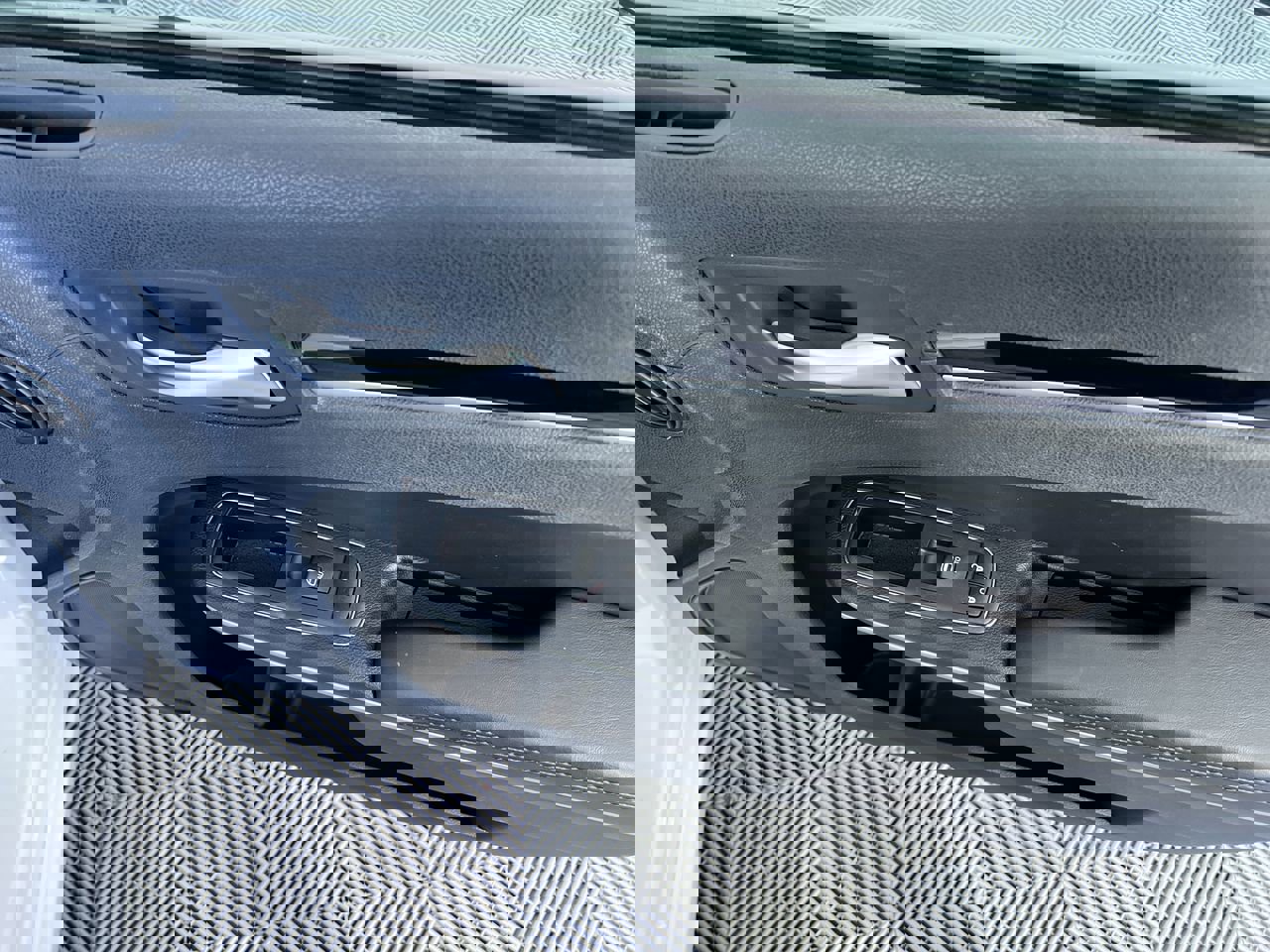 Used 2023 Chrysler 300 Touring w/ Sport Appearance Package image 29