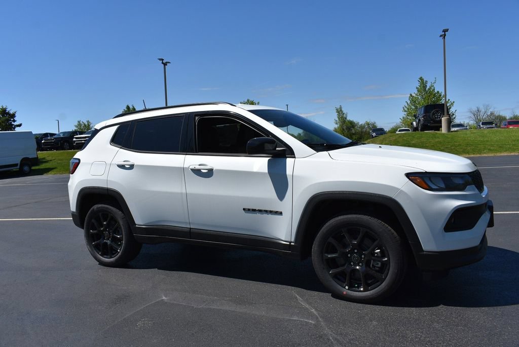 New 2026 Jeep Compass Latitude AWD/4WD image 3