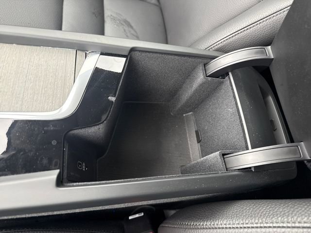 Used 2025 Volvo XC60 B5 Plus image 32