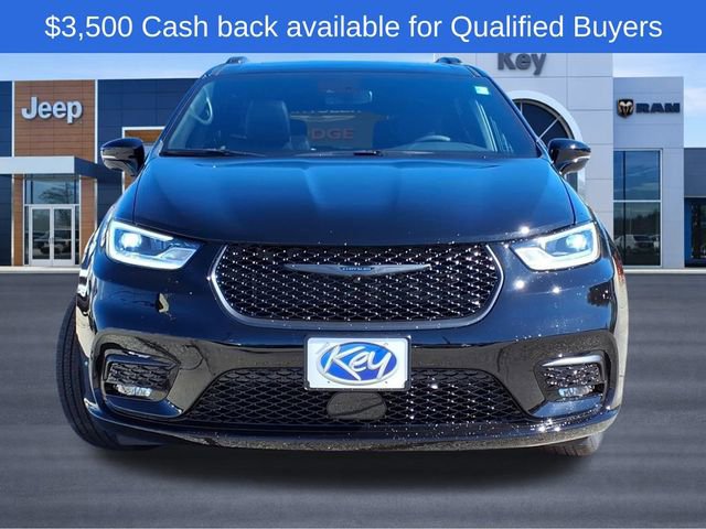 New 2026 Chrysler Pacifica Select w/ S Appearance Package image 2