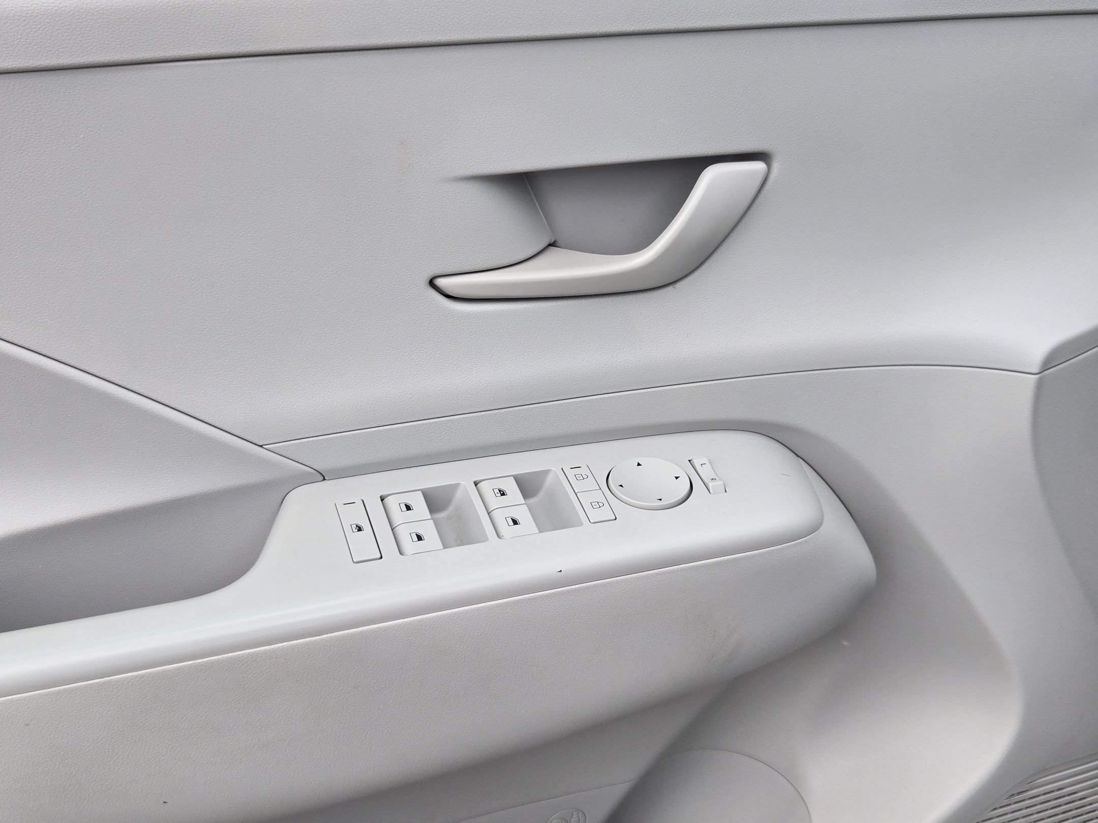 Used 2025 Hyundai Kona SEL FWD image 11