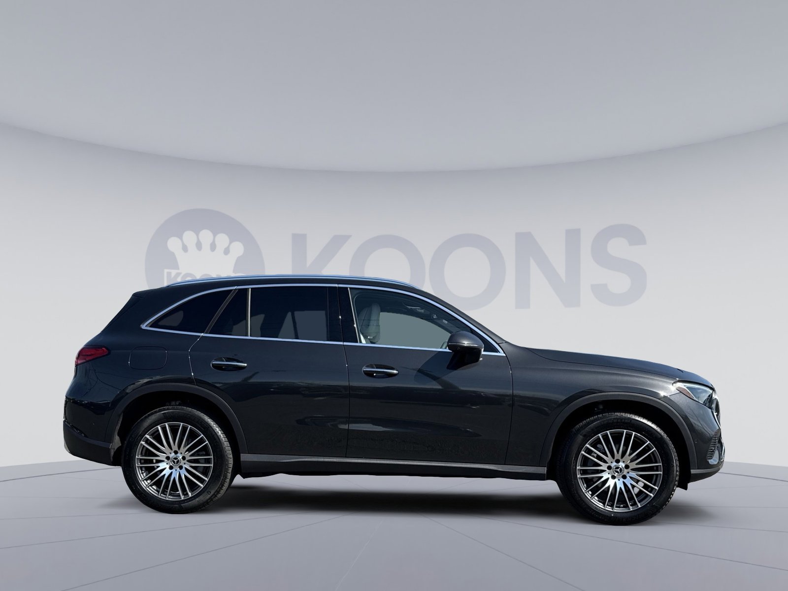 Used 2025 Mercedes-Benz GLC 300 4MATIC image 8