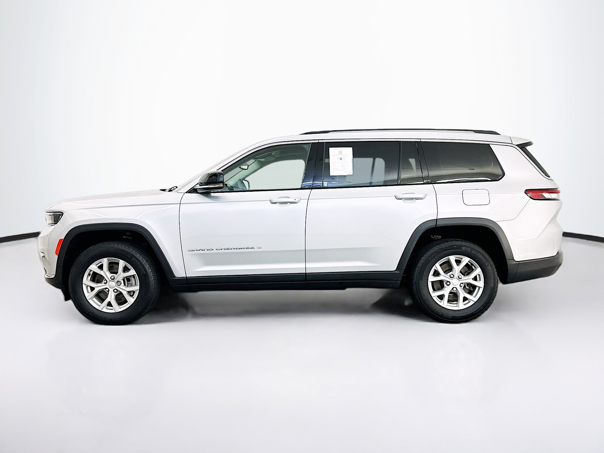 Used 2023 Jeep Grand Cherokee L Limited AWD/4WD image 4