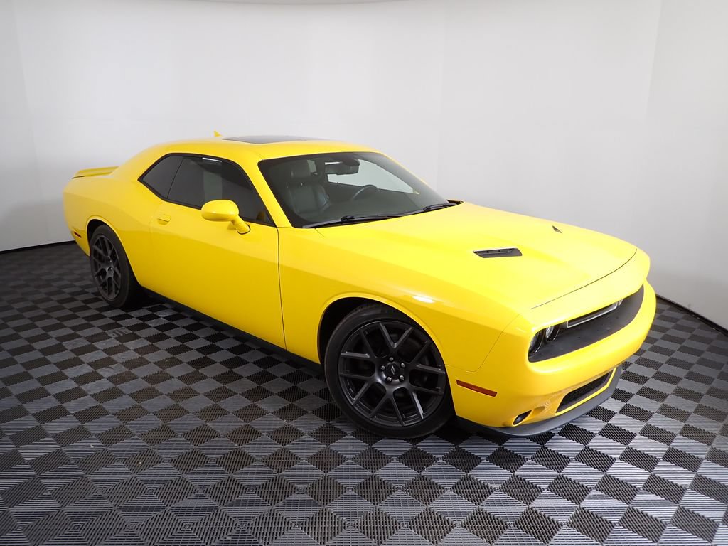 Used 2017 Dodge Challenger R/T Plus RWD image 9