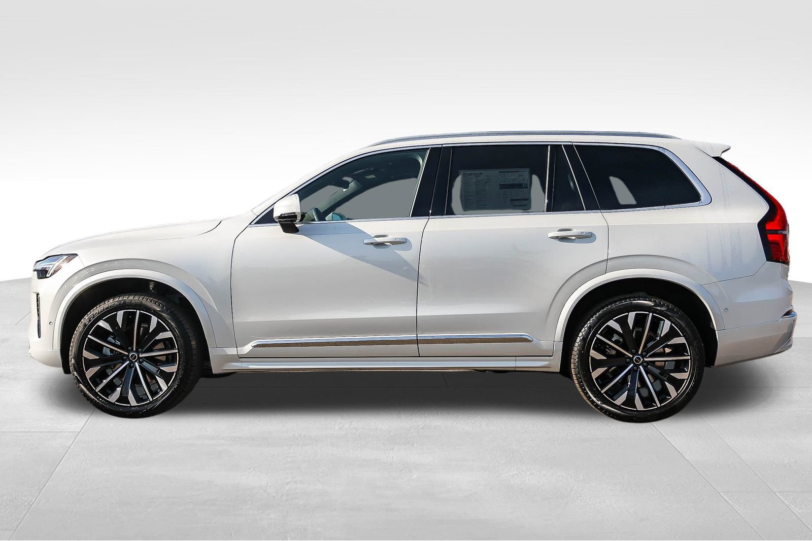 New 2026 Volvo XC90 B6 Ultra w/ Protection Package image 8