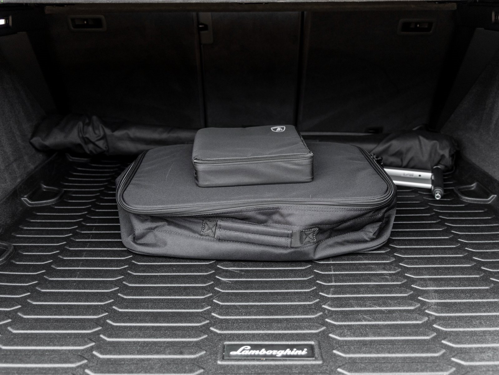 Used 2025 Lamborghini Urus SE image 44