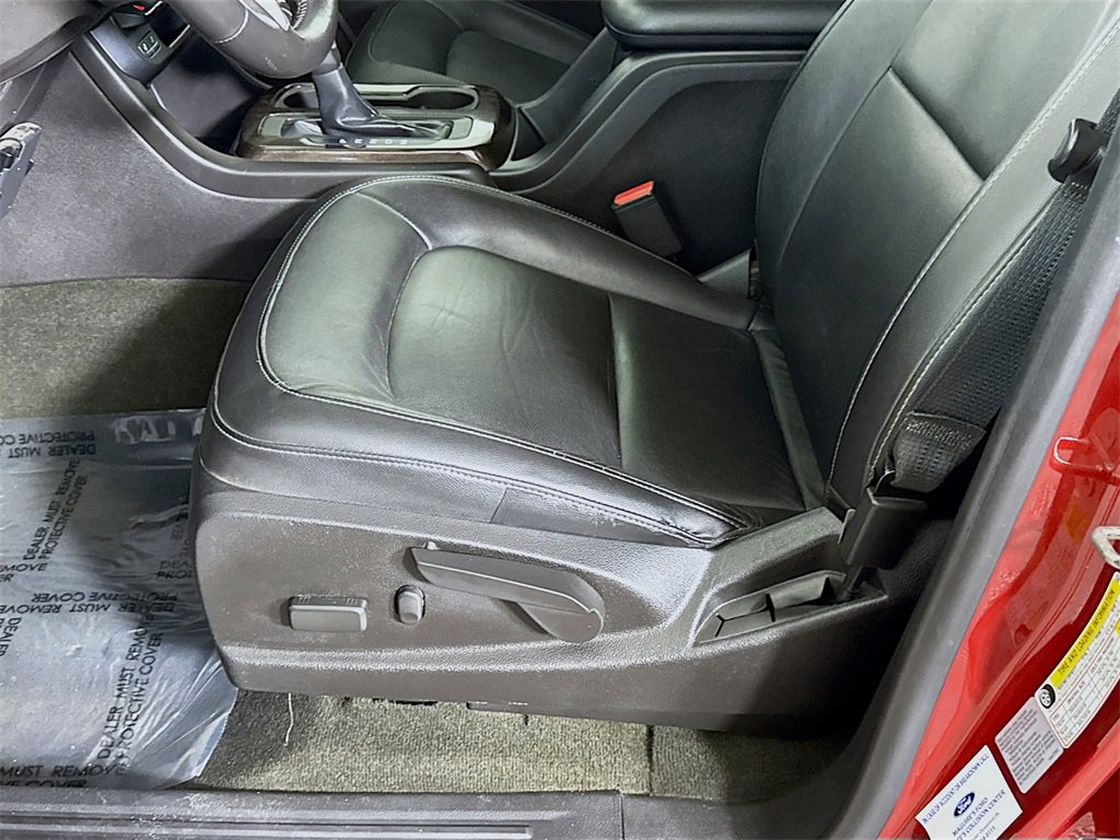 Used 2015 GMC Canyon SLT image 24