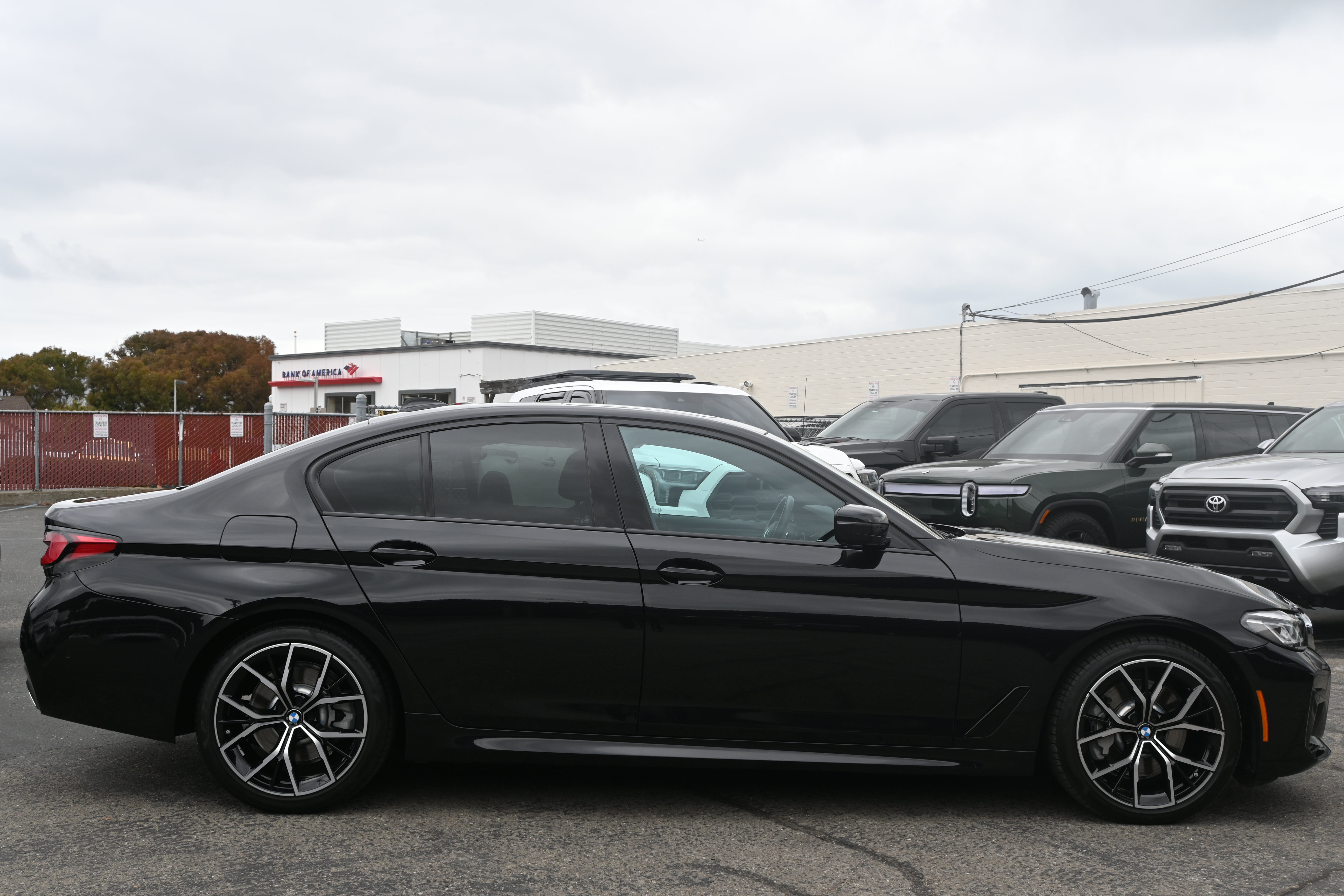 Used 2022 BMW 530i w/ M Sport Package RWD image 9
