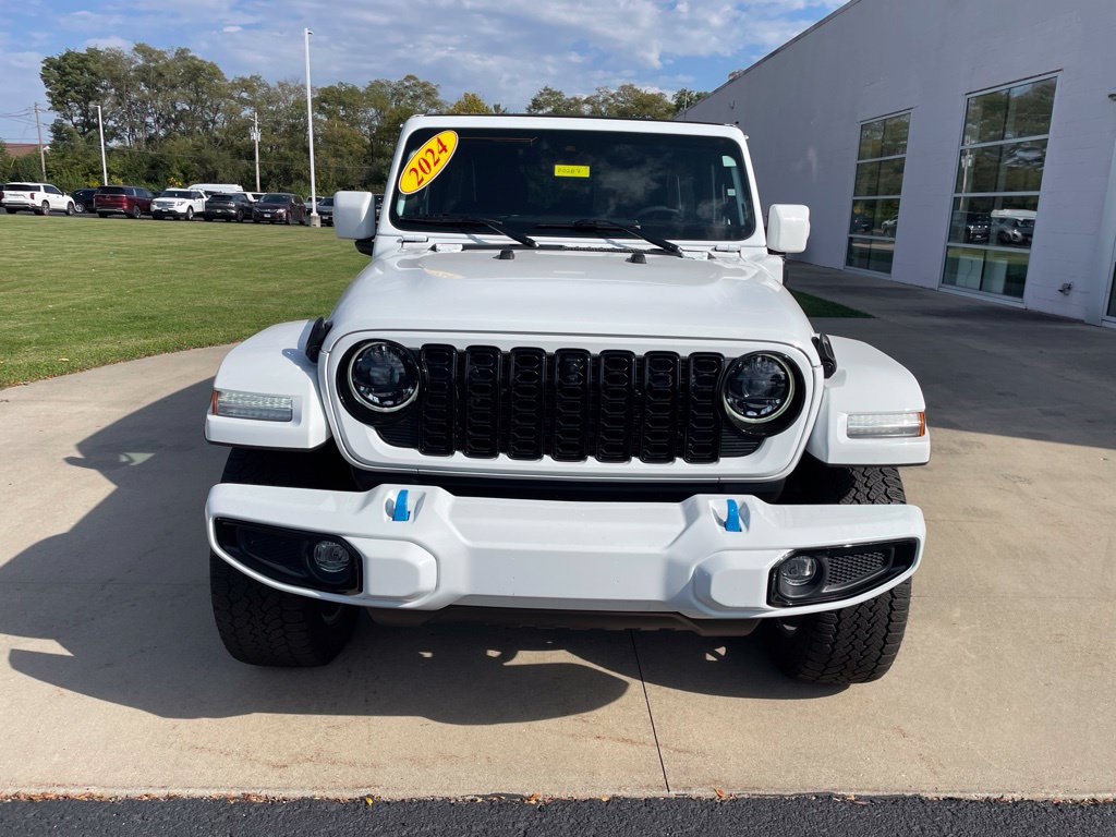 Used 2024 Jeep Wrangler High Altitude AWD/4WD image 3