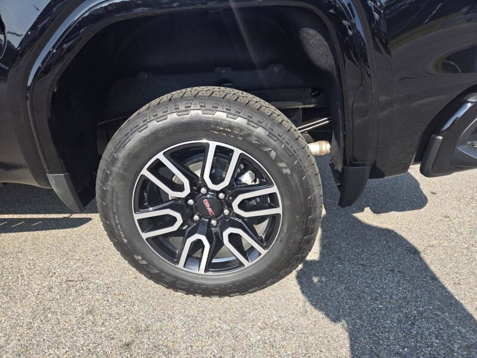 New 2026 GMC Sierra 1500 AT4 w/ AT4 Premium Package AWD/4WD image 7