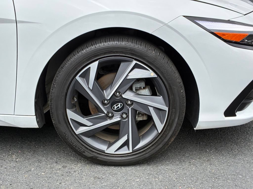 Used 2025 Hyundai Elantra Limited FWD image 49