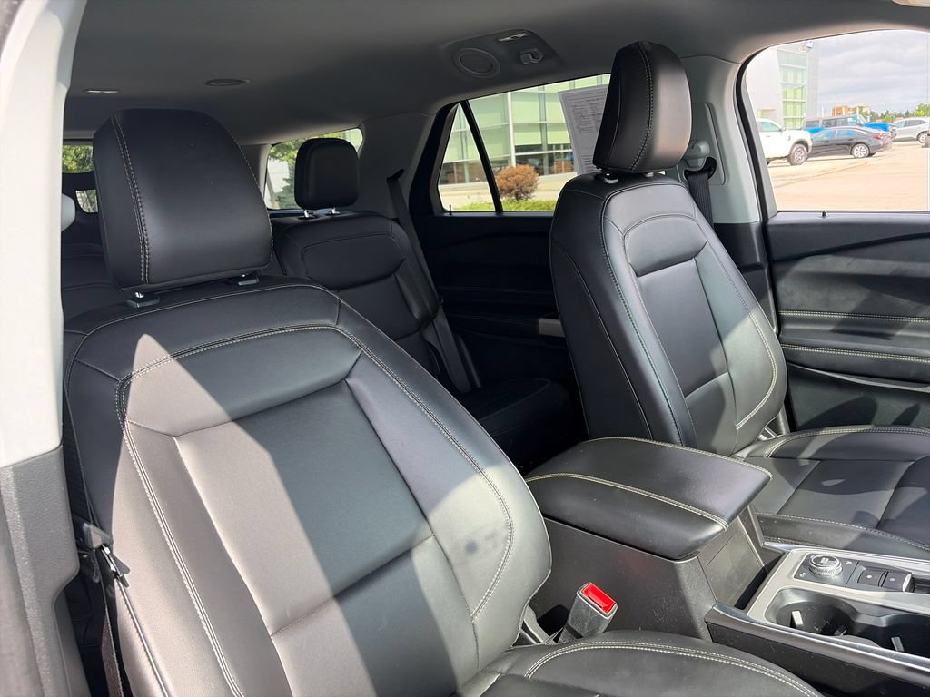 Used 2024 Ford Explorer XLT w/ Equipment Group 202A AWD/4WD image 12