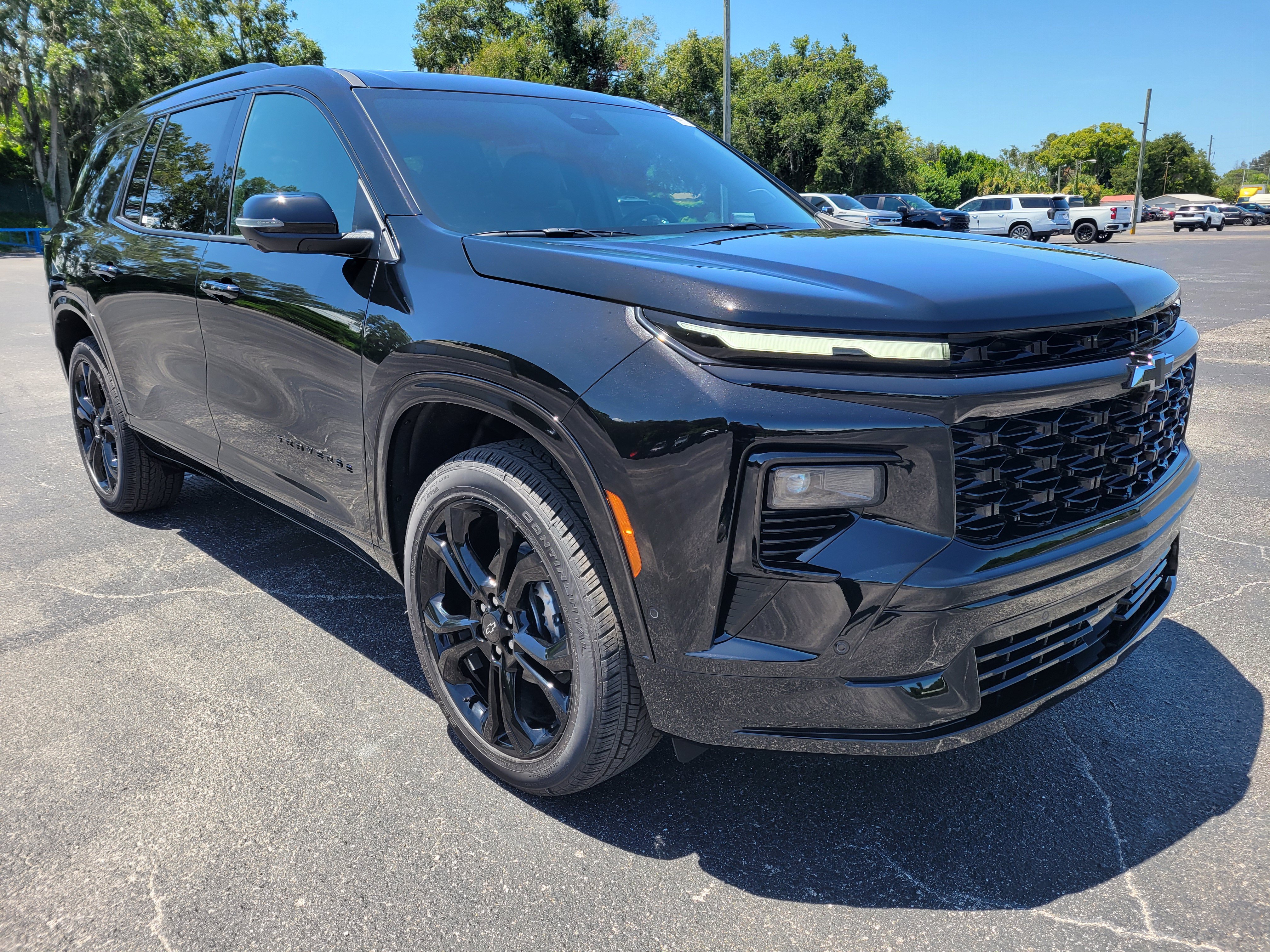New 2027 Chevrolet Traverse RS w/ LPO, Floor Liner Package FWD image 3