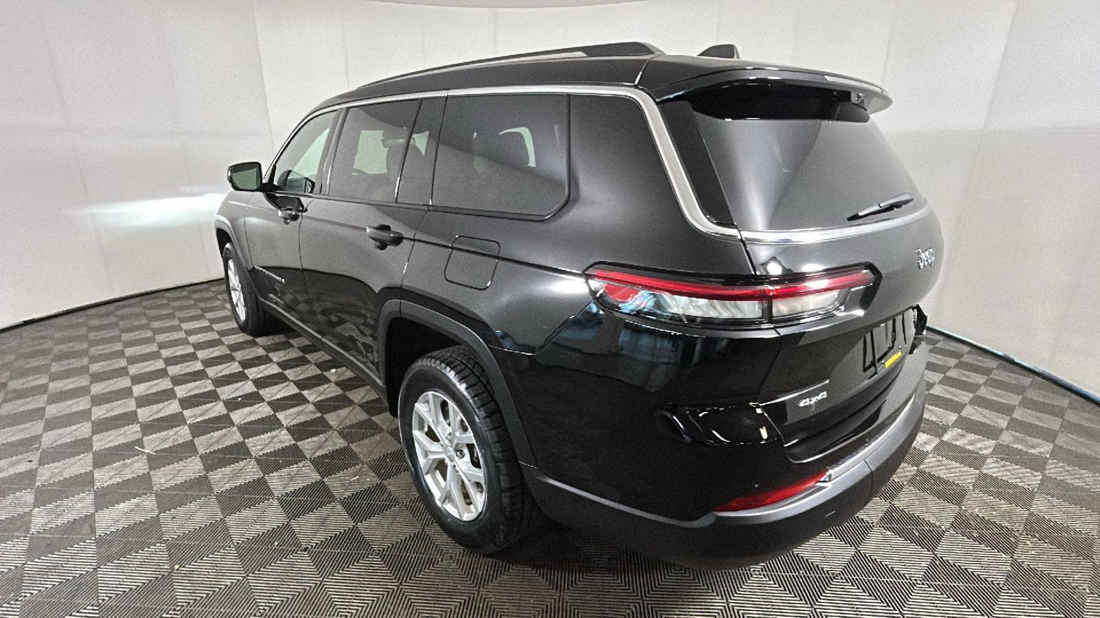 Used 2023 Jeep Grand Cherokee L Limited w/ Luxury Tech Group II AWD/4WD image 5