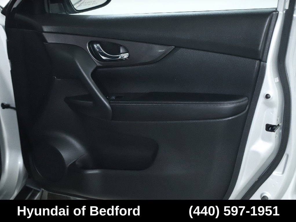Used 2020 Nissan Rogue S w/ Special Edition Package FWD image 35