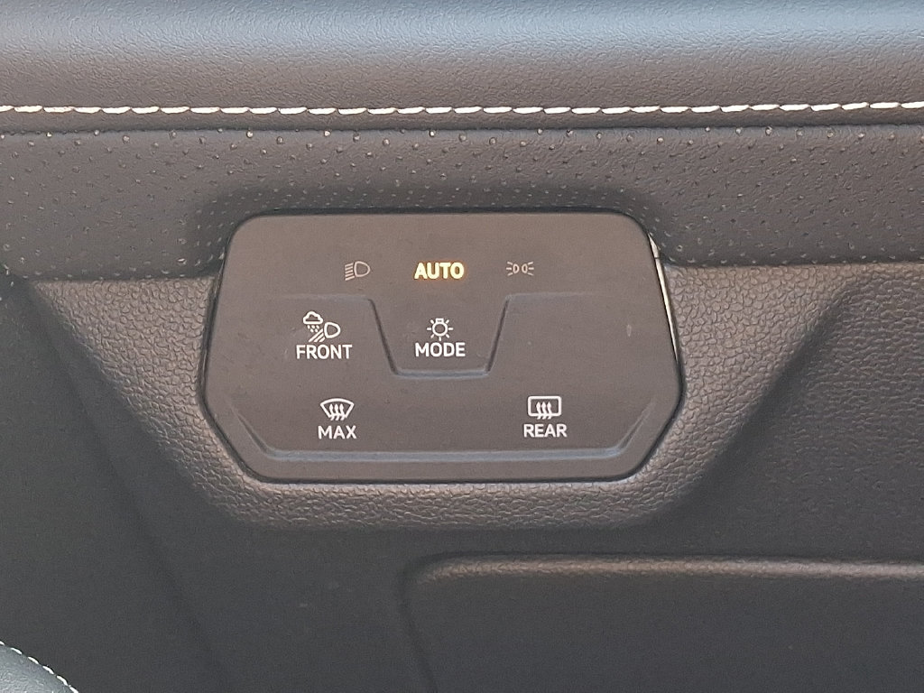 Used 2025 Volkswagen Atlas SE AWD/4WD image 24