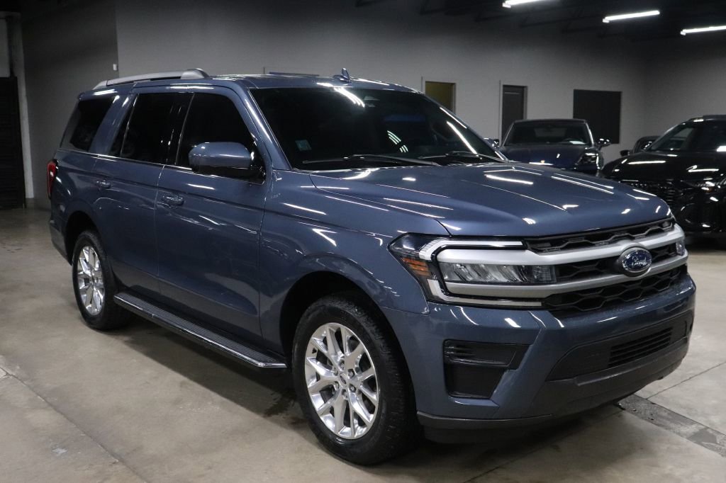 Used 2023 Ford Expedition XLT image 6