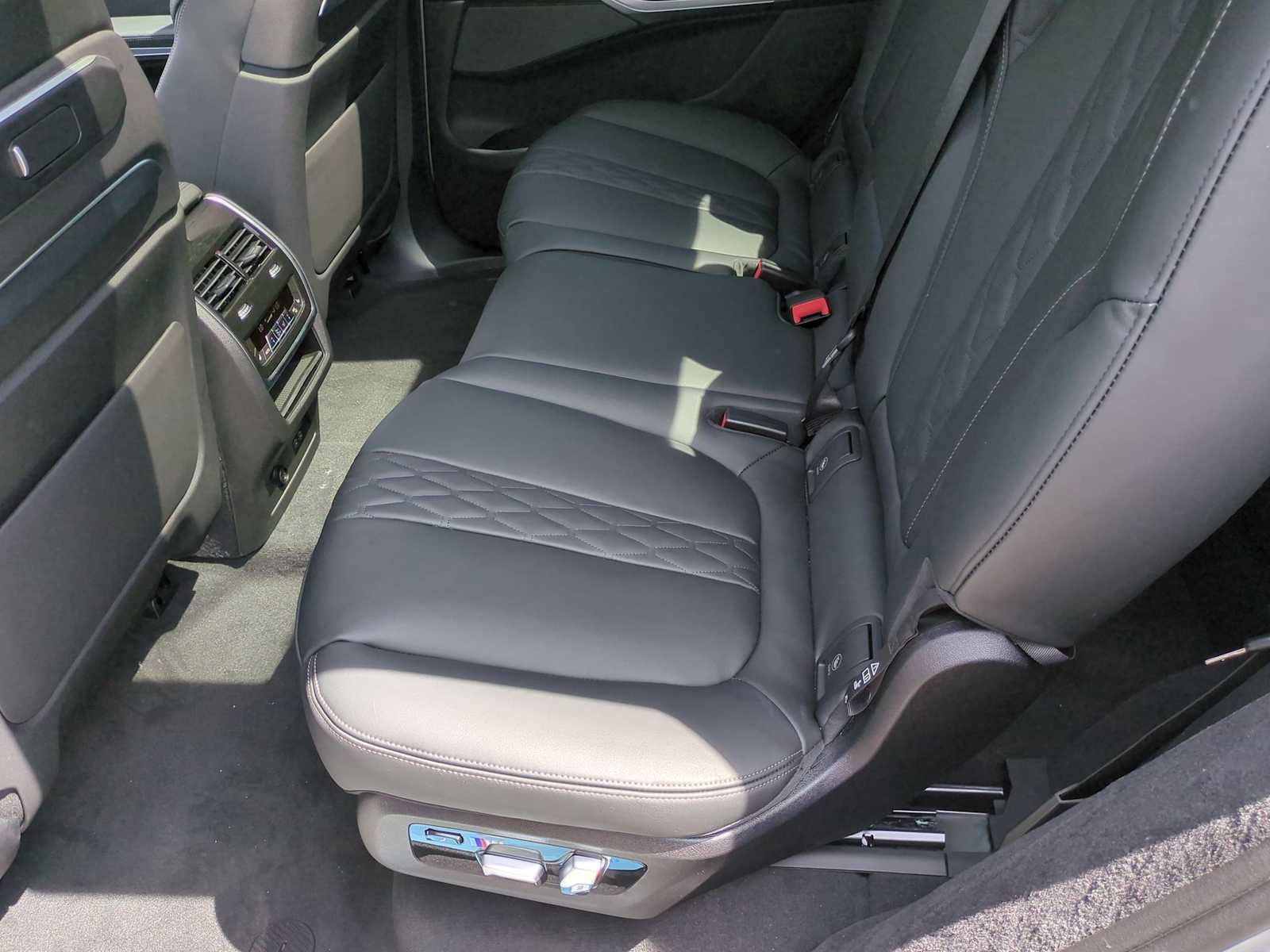 Used 2026 BMW X7 M60i image 21