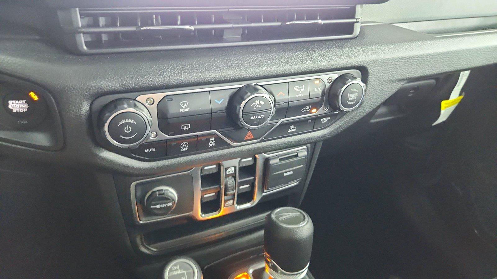 Used 2025 Jeep Gladiator Sport AWD/4WD image 32