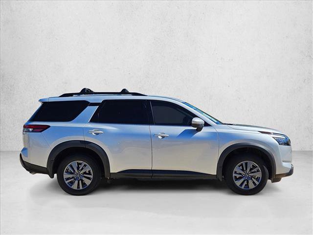 Used 2024 Nissan Pathfinder SV w/ SV Premium Package image 4