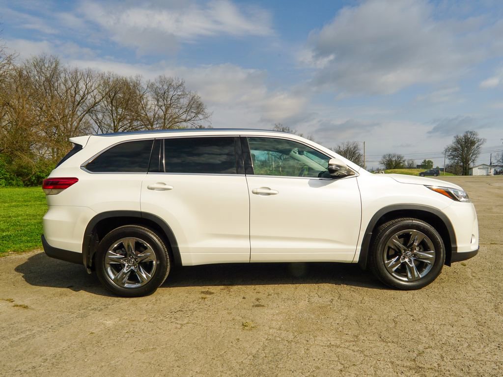 Used 2018 Toyota Highlander Limited Platinum image 2