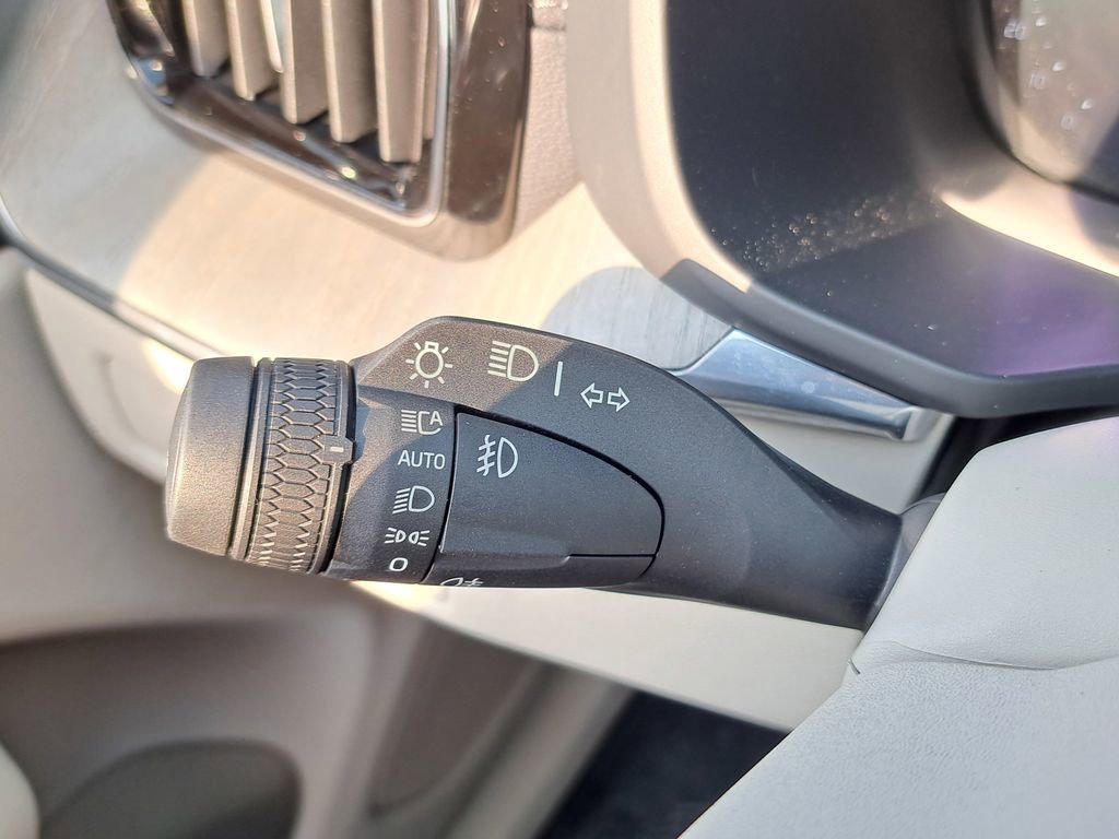 Used 2023 Volvo XC60 B5 Ultimate w/ Climate Package image 10