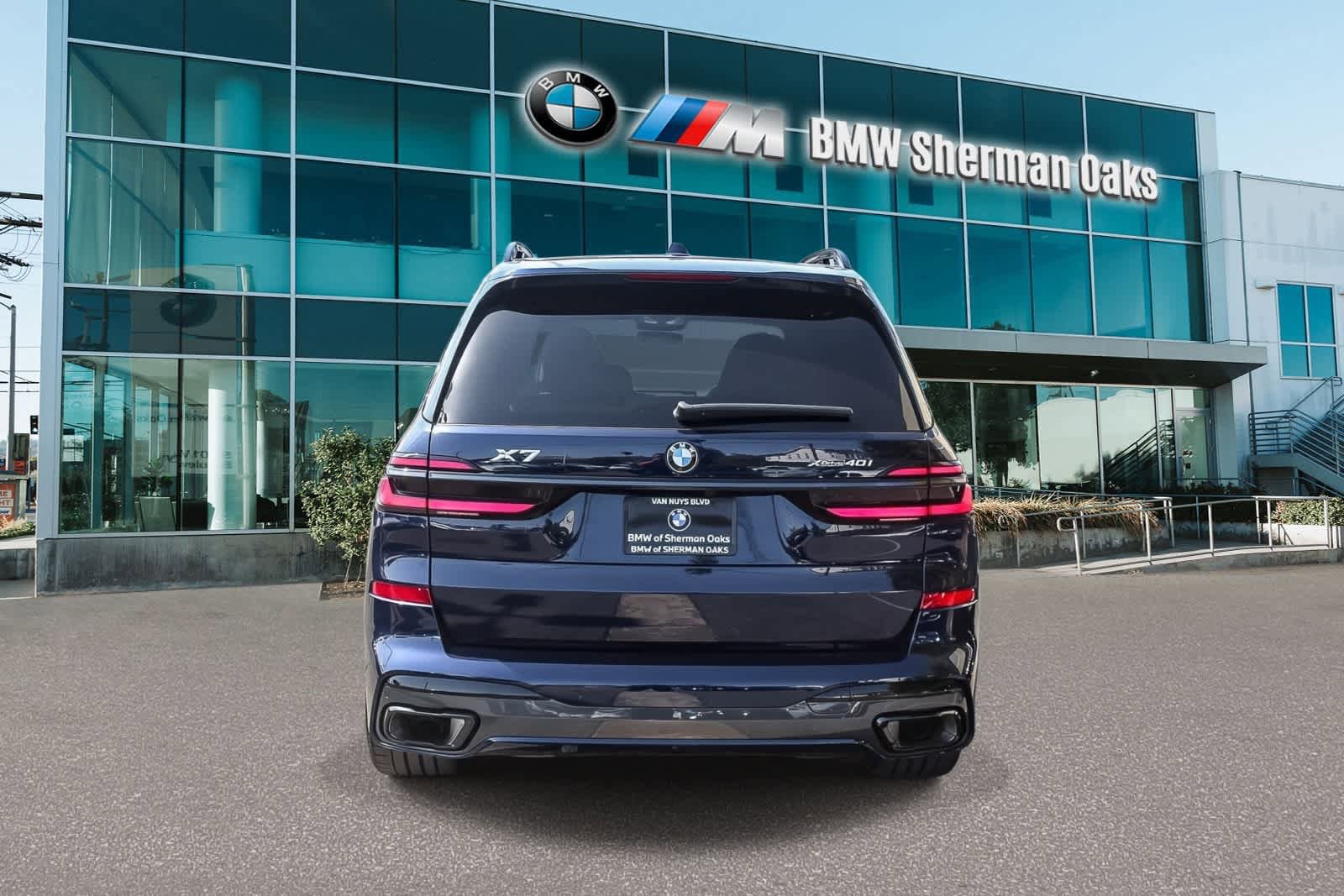 Used 2026 BMW X7 xDrive40i w/ M Sport Package AWD/4WD image 5
