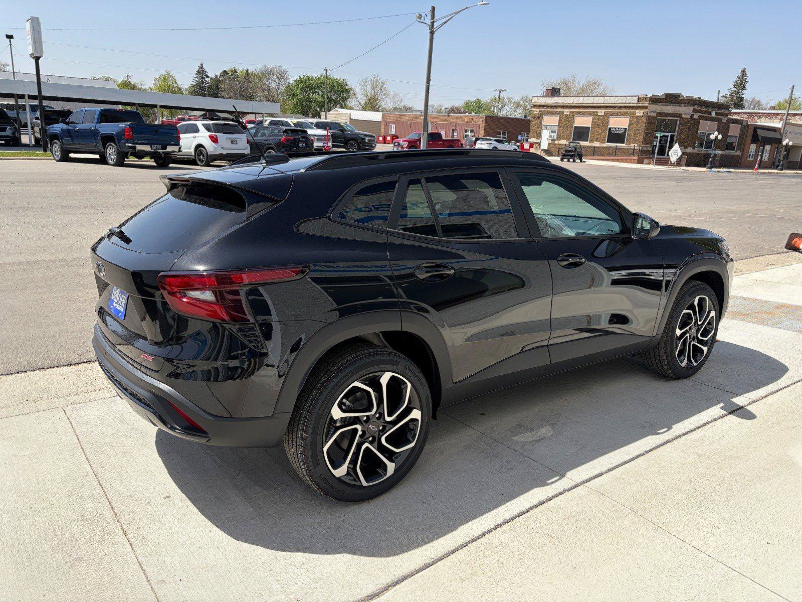 New 2026 Chevrolet Trax RS w/ Driver Confidence Package FWD image 5