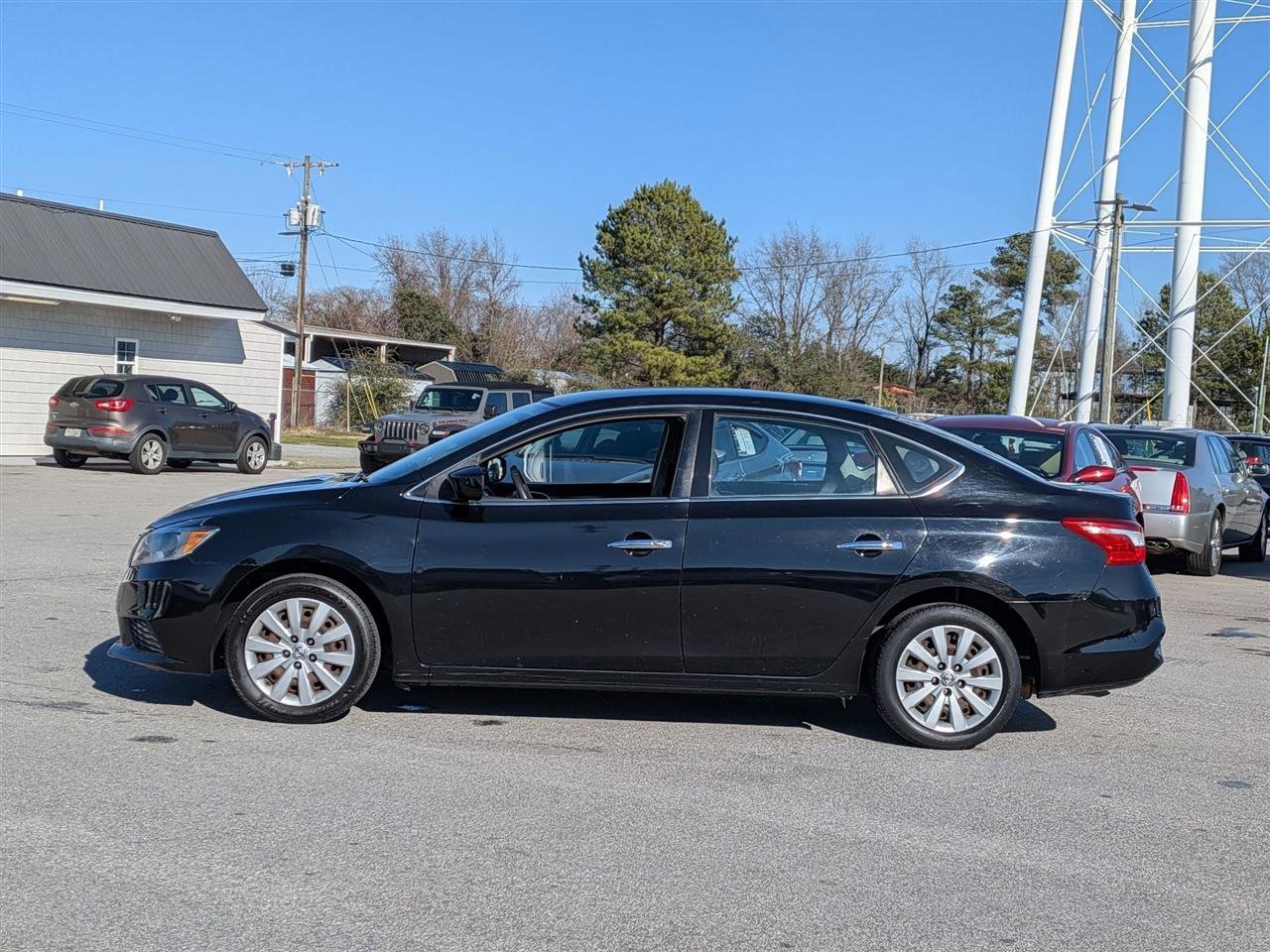 Used 2017 Nissan Sentra SV FWD image 2