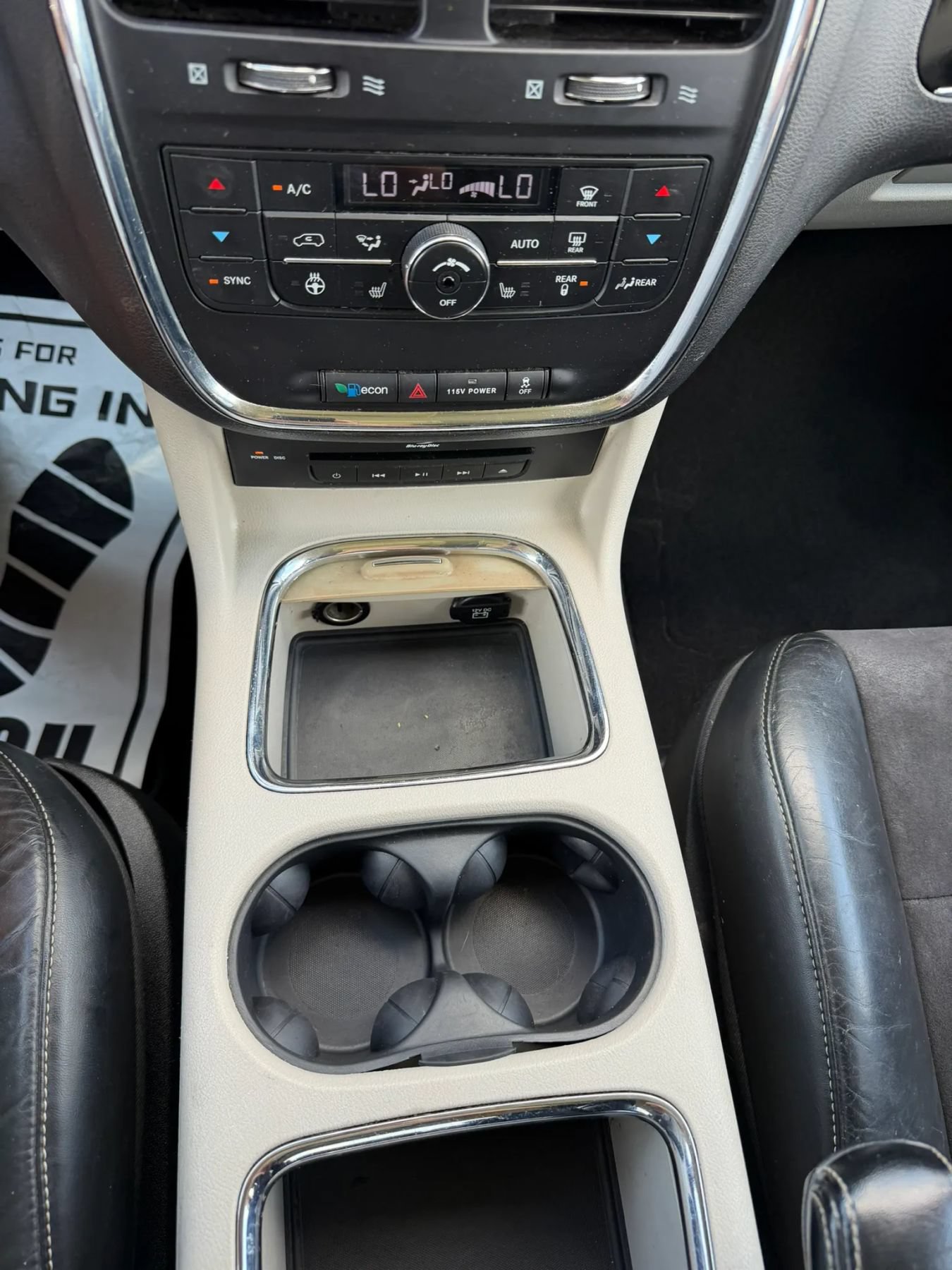 Used 2015 Chrysler Town & Country Limited FWD image 17