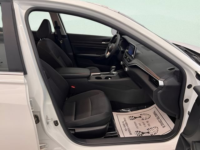 Used 2025 Nissan Altima 2.5 SV FWD image 12