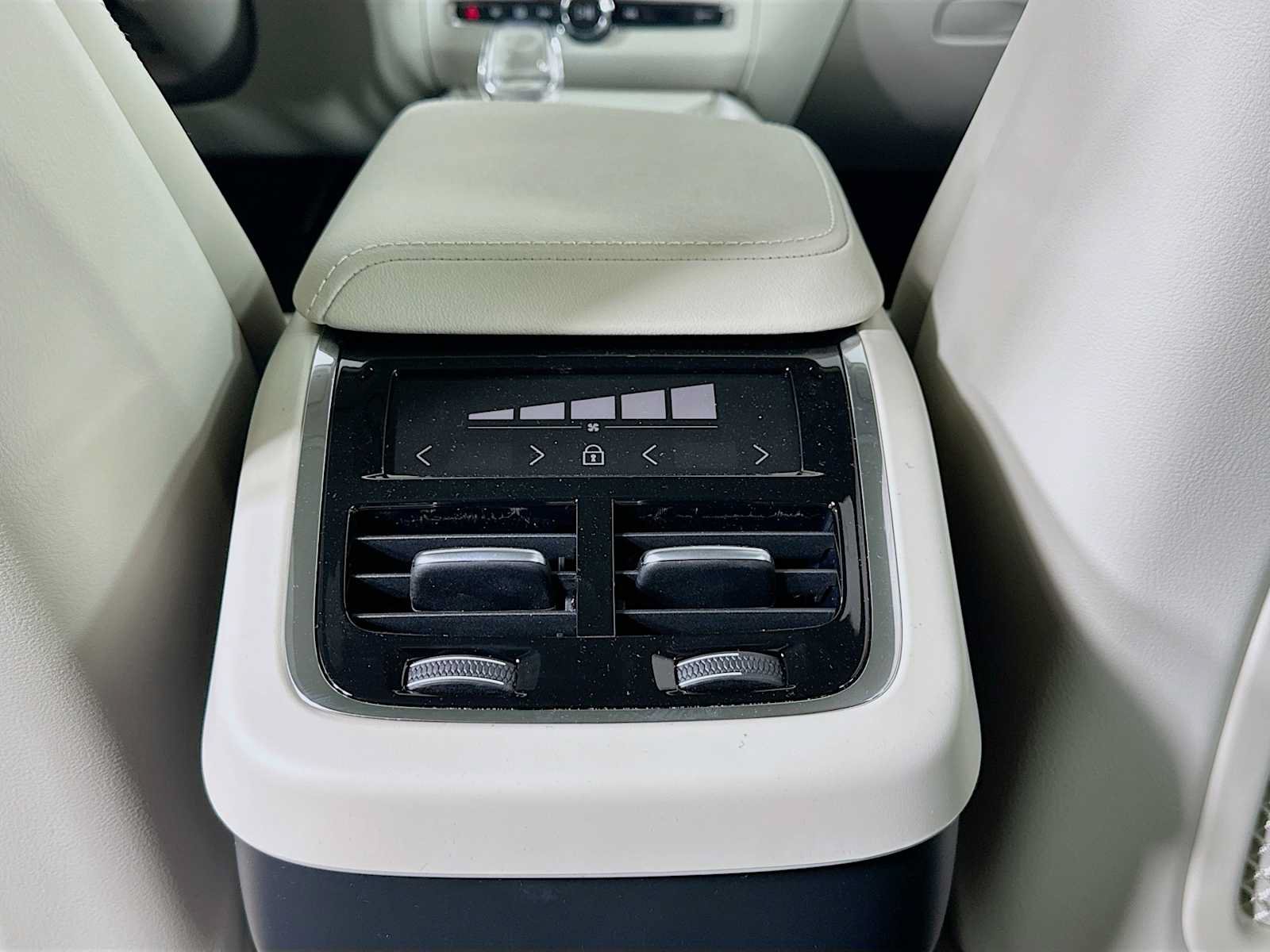 New 2026 Volvo XC60 B5 Ultra w/ Climate Package PRO AWD/4WD image 23