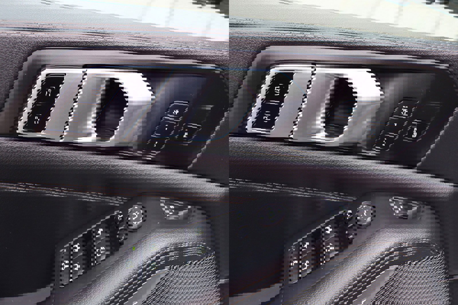 Used 2020 BMW X5 M50i w/ Premium Package image 25